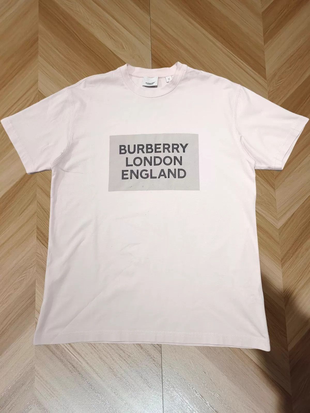 Burberry Burberry 99new authentic short sleeve tee XS fits like S Size XS / US 0-2 / IT 36-38 - 1 Thumbnail
