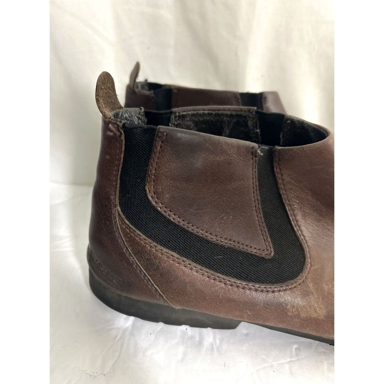 Vintage Bogs Johnny Chelsea Ankle Boots Brown Leather Mens 10 Chelsea Boot Casual Fall Winter M Rubber Outsole 2in Shaft - 2in Size US 10 / EU 43 - 4 Thumbnail