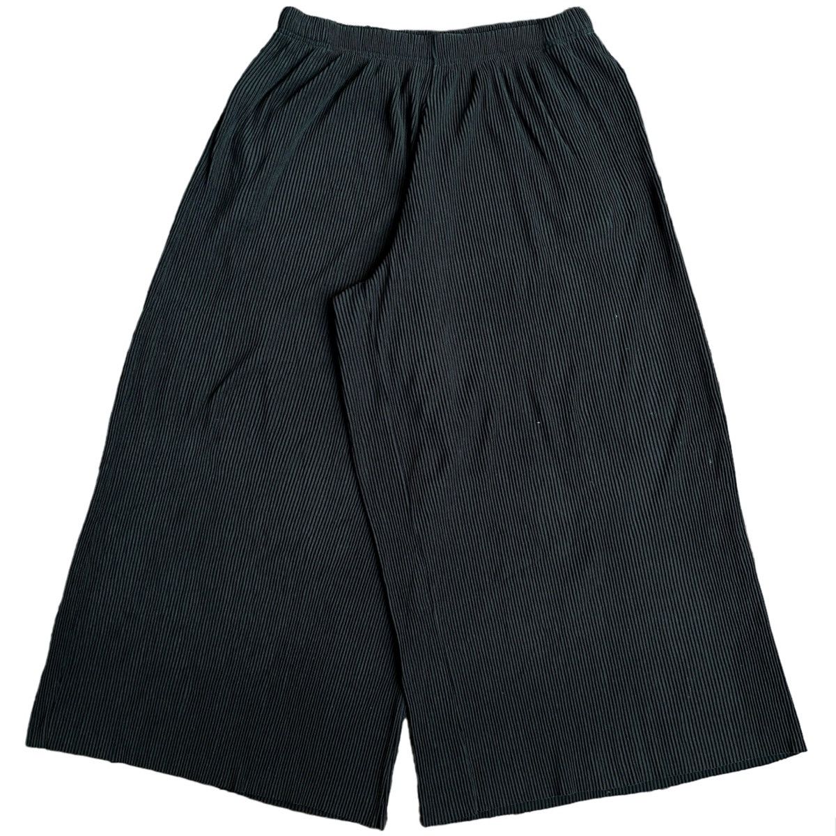 Japanese Brand × Vintage Rare Japanese Brand UniqIo Pleats Issey Style Wide Leg Pants Size US 32 / EU 48 - 1 Thumbnail
