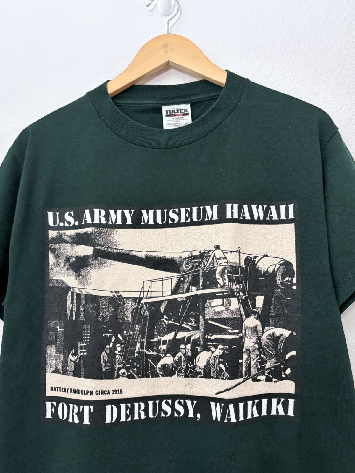 Vintage 90’s US Army Museum Fort Derussy, Hawaii Vintage Tultex Tee Size US L / EU 52-54 / 3 - 2 Thumbnail