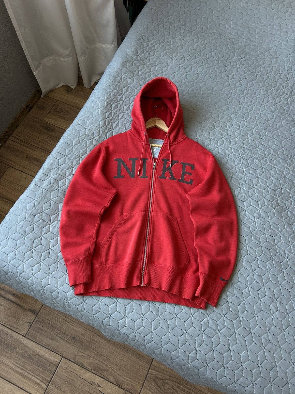 Nike Nike Vintage 2000’s Big logo red hoodie Size US XL / EU 56 / 4 - 1 Thumbnail