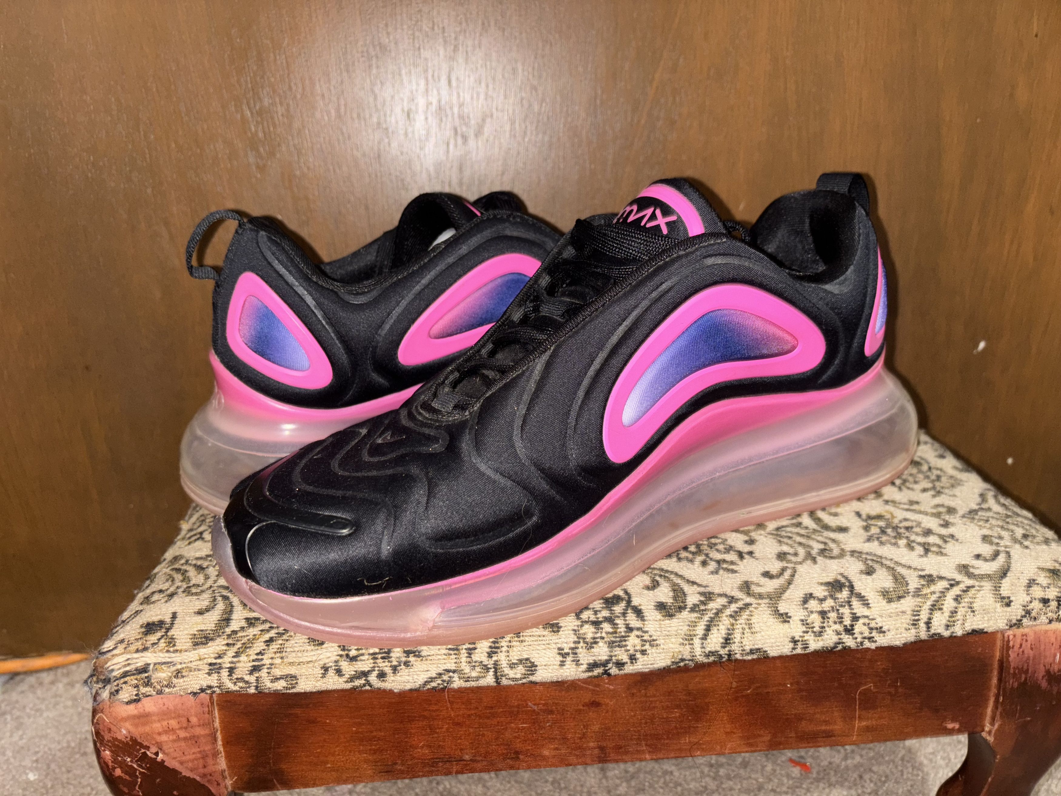 Nike Nike Airmax 720 Pink Black Size US 9 / EU 42 - 1 Thumbnail
