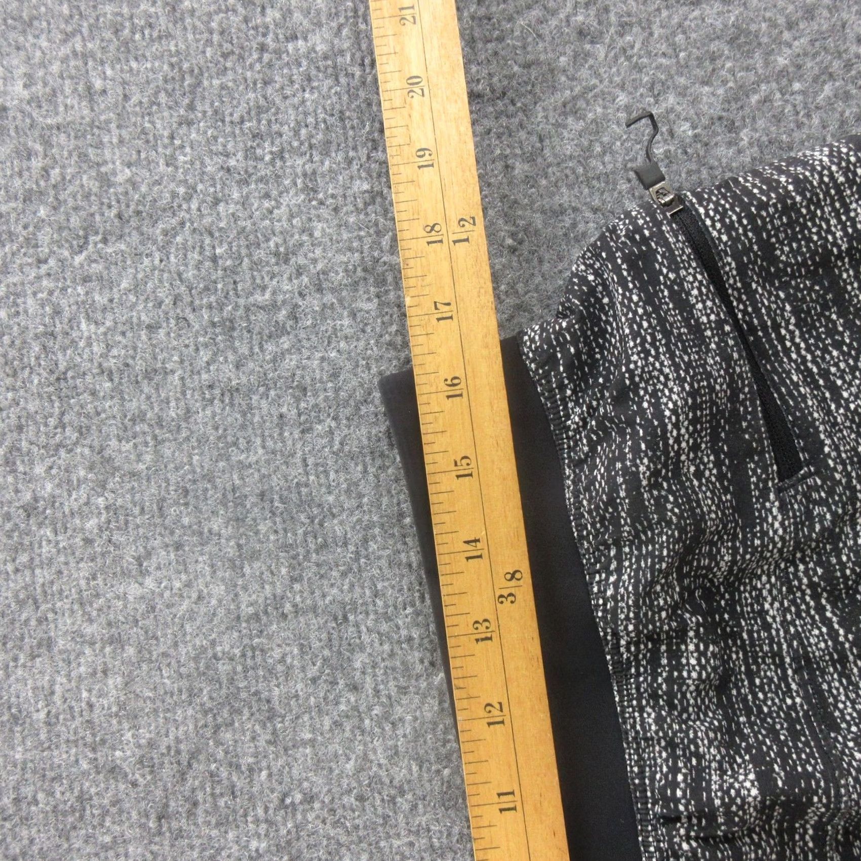 Lululemon Lululemon Shorts Mens Large Black Gray Space Dye Athletic Zip Pocket Training Size US 33 - 6 Thumbnail