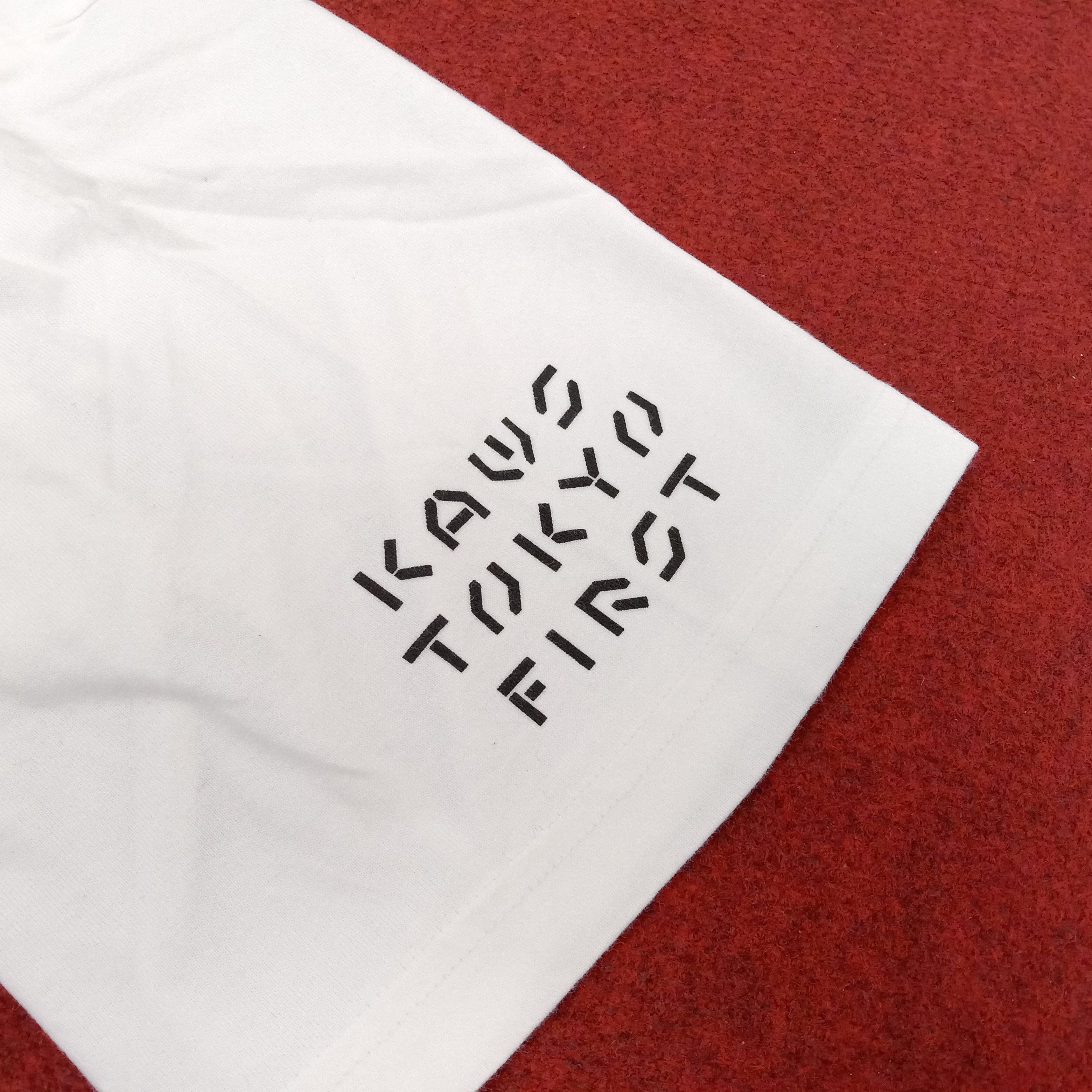 Japanese Brand × Kaws Kaws X Japanese Brand Streetwear Center Design Tshirt Size US L / EU 52-54 / 3 - 6 Thumbnail
