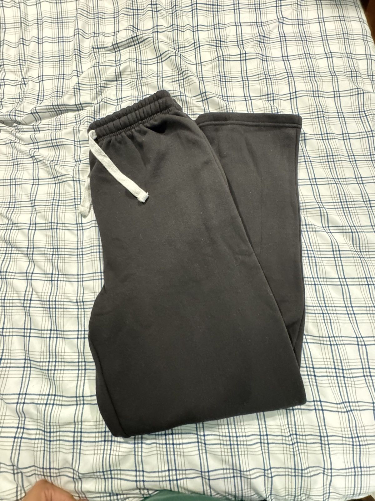 Boohoo Medium Black sweat pants Size US 31 - 1 Thumbnail