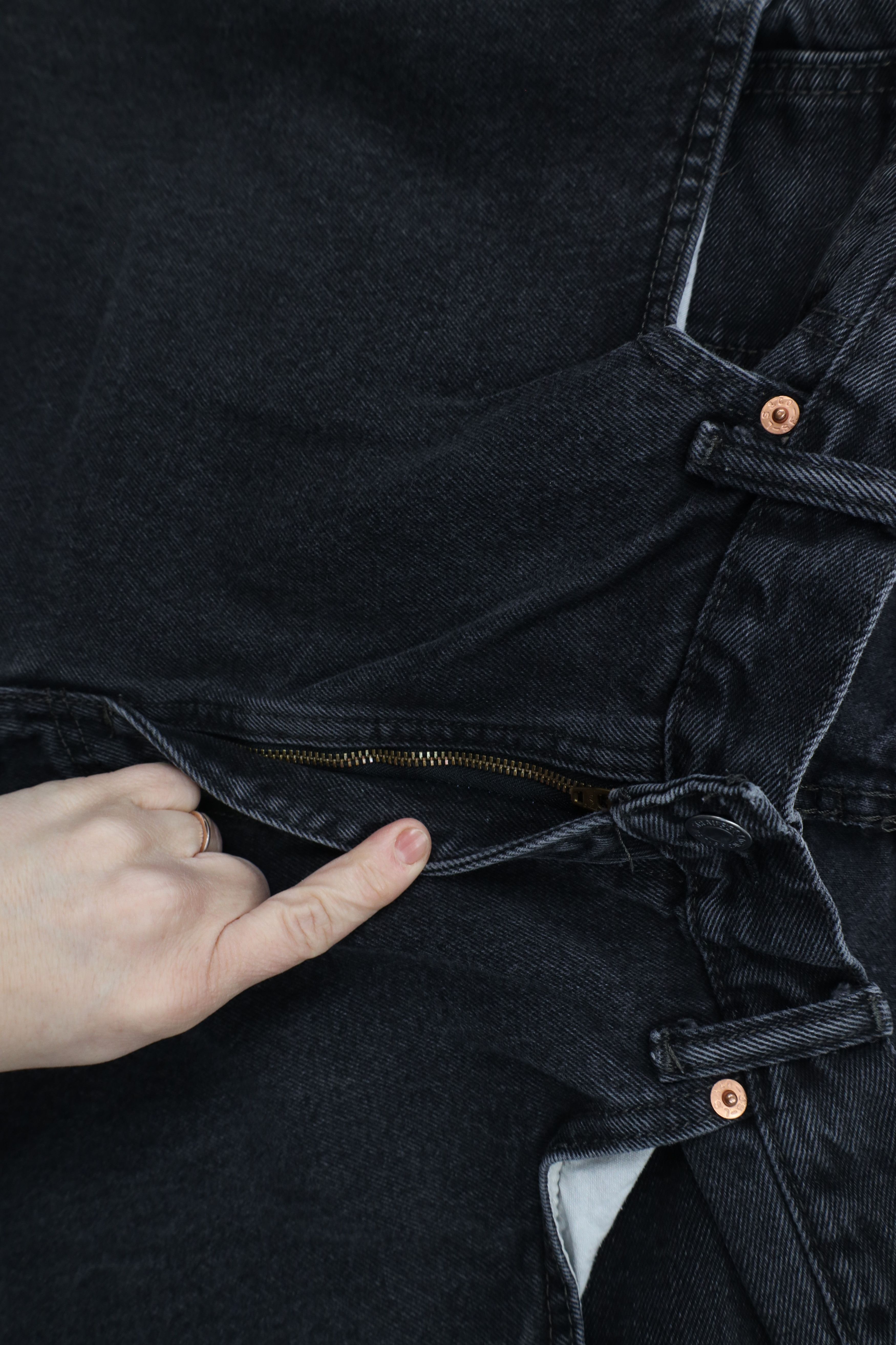 Levi's × Vintage Vintage Y2K Levis 550 Relaxed Fit Denim Jeans Black Cotton Size US 36 / EU 52 - 5 Thumbnail