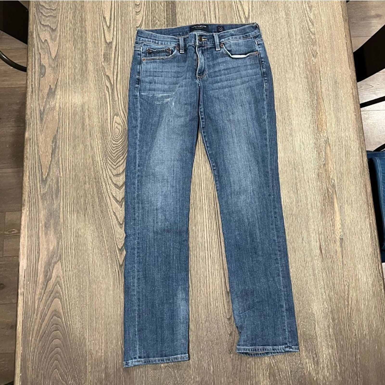 Lucky Brand Lucky Brand Mid-Rise Straight Sweet Jeans Relaxed Fit Size 27" / US 4 / IT 40 - 1 Thumbnail