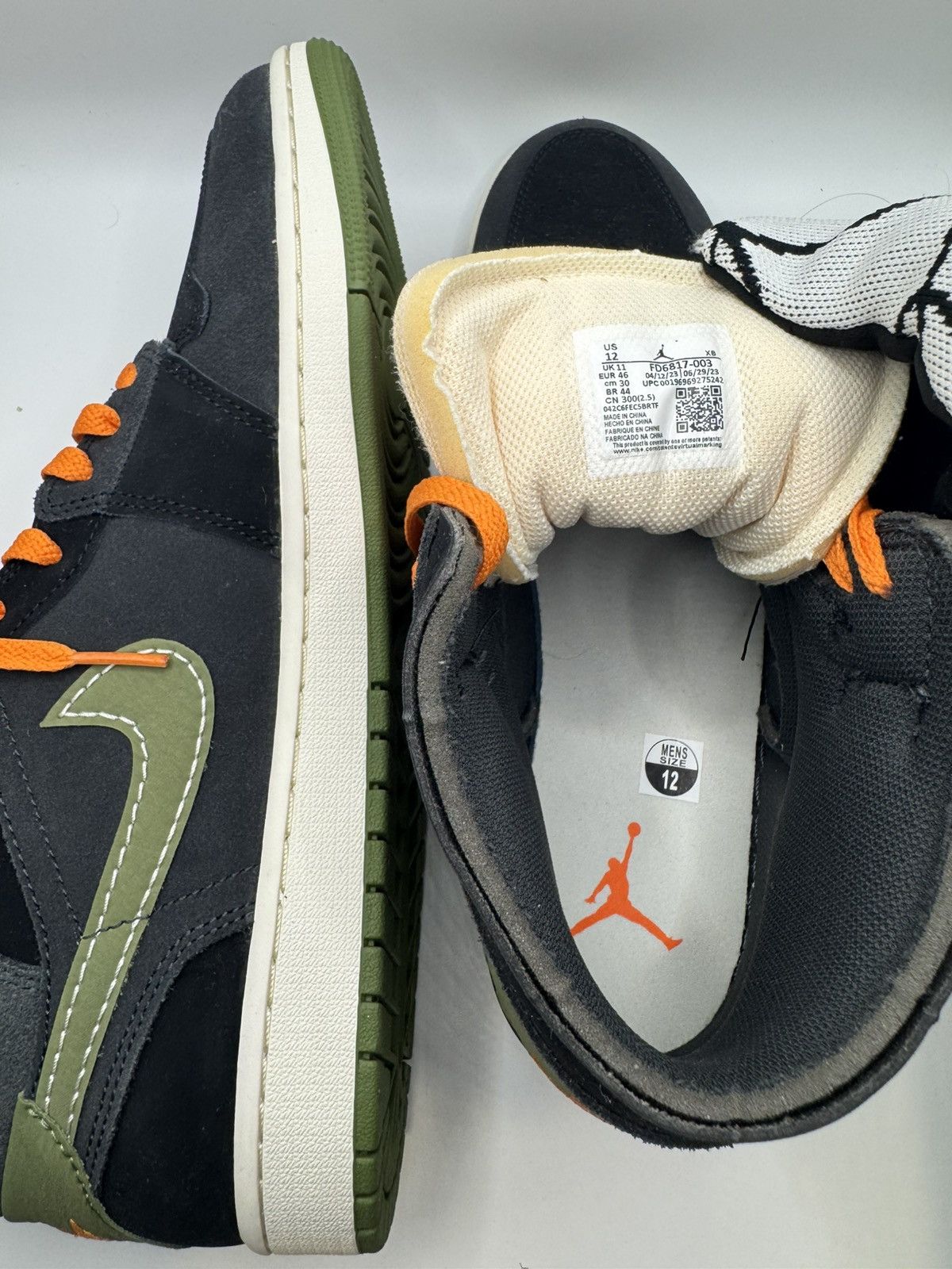 Jordan Brand Air Jordan 1 Mid SE Size US 12 / EU 45 - 7 Thumbnail