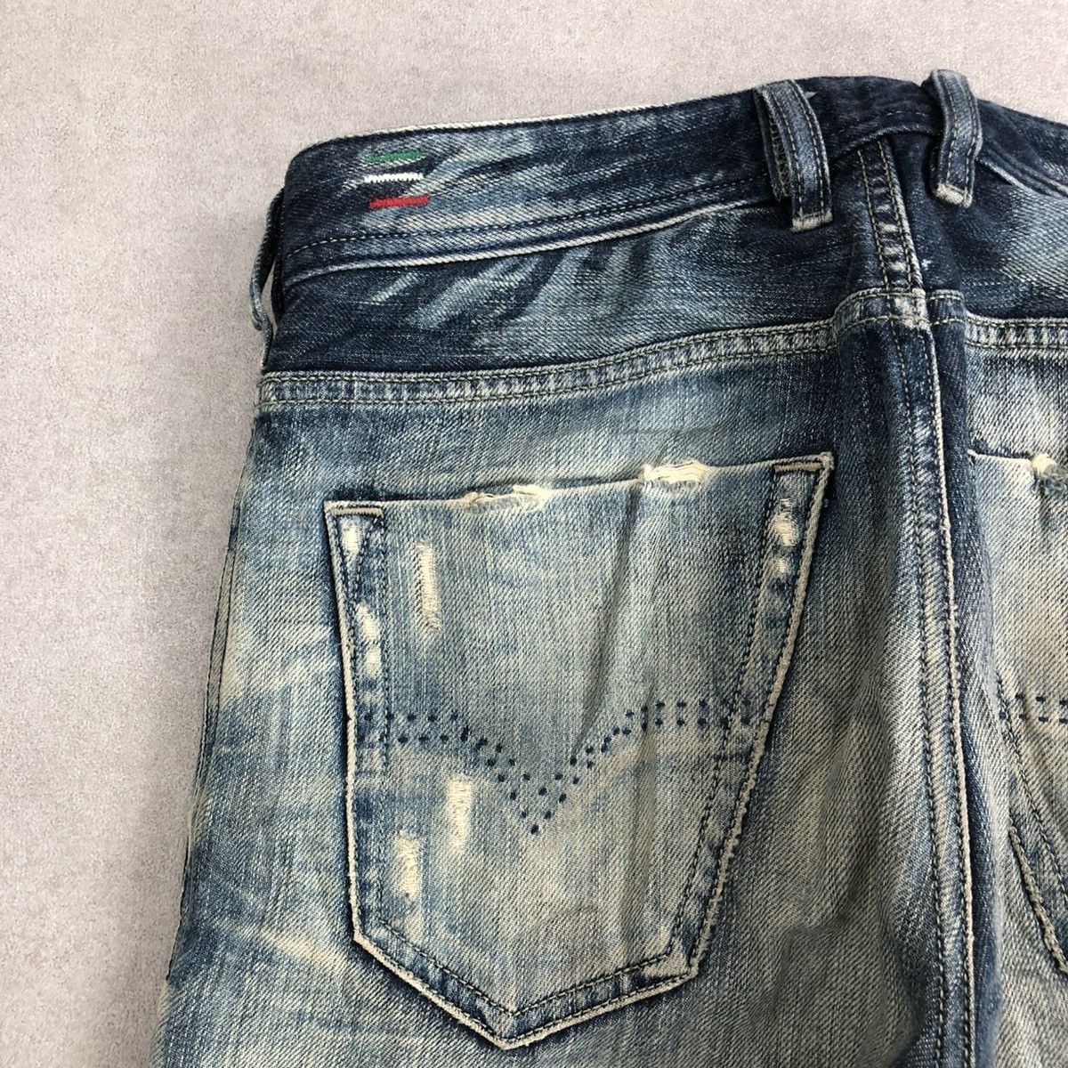 Diesel × If Six Was Nine × Le Grande Bleu (L.G.B.) 🇮🇹 2000s Diesel Industry Koolter Distressed Faded Jeans Size US 29 - 22 Thumbnail
