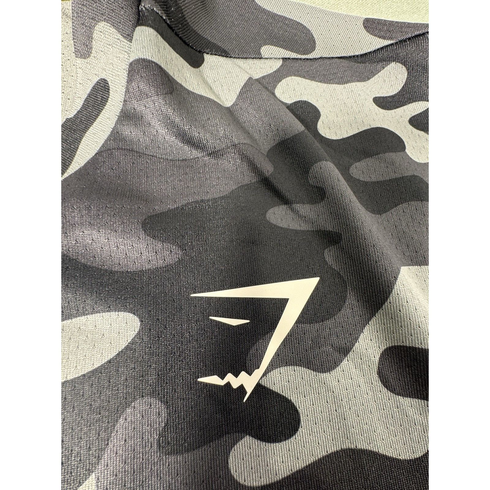 Gymshark Gymshark Shirt Mens XL Gray Camo Athletic Short Sleeve Size US XL / EU 56 / 4 - 6 Thumbnail