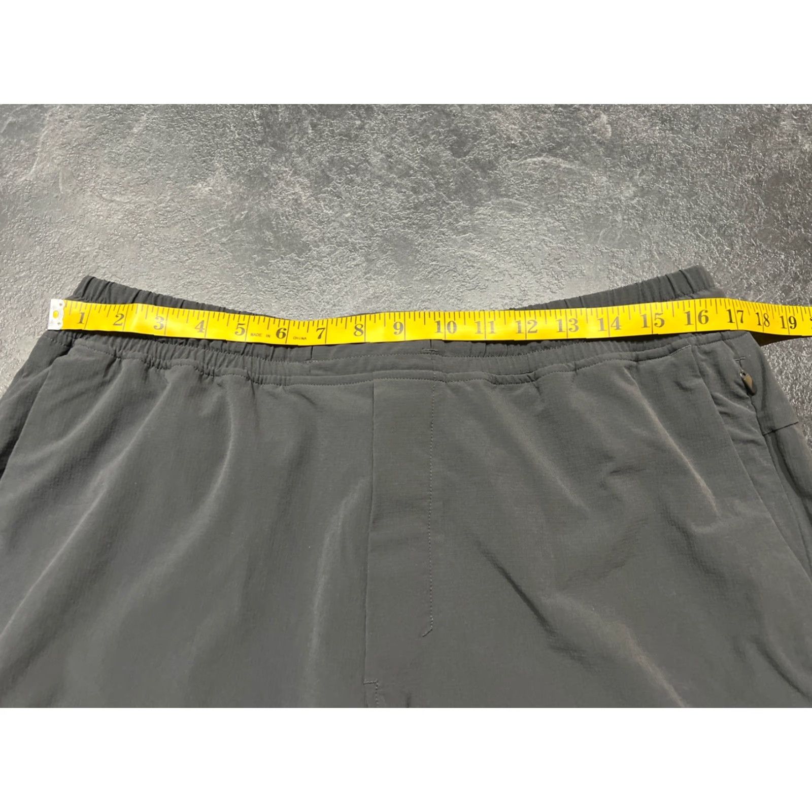 Lululemon Lululemon Men's Running Shorts XL Graphite Grey Athletic Activewear with Drawstring and Pockets Size US 36 / EU 52 - 4 Thumbnail