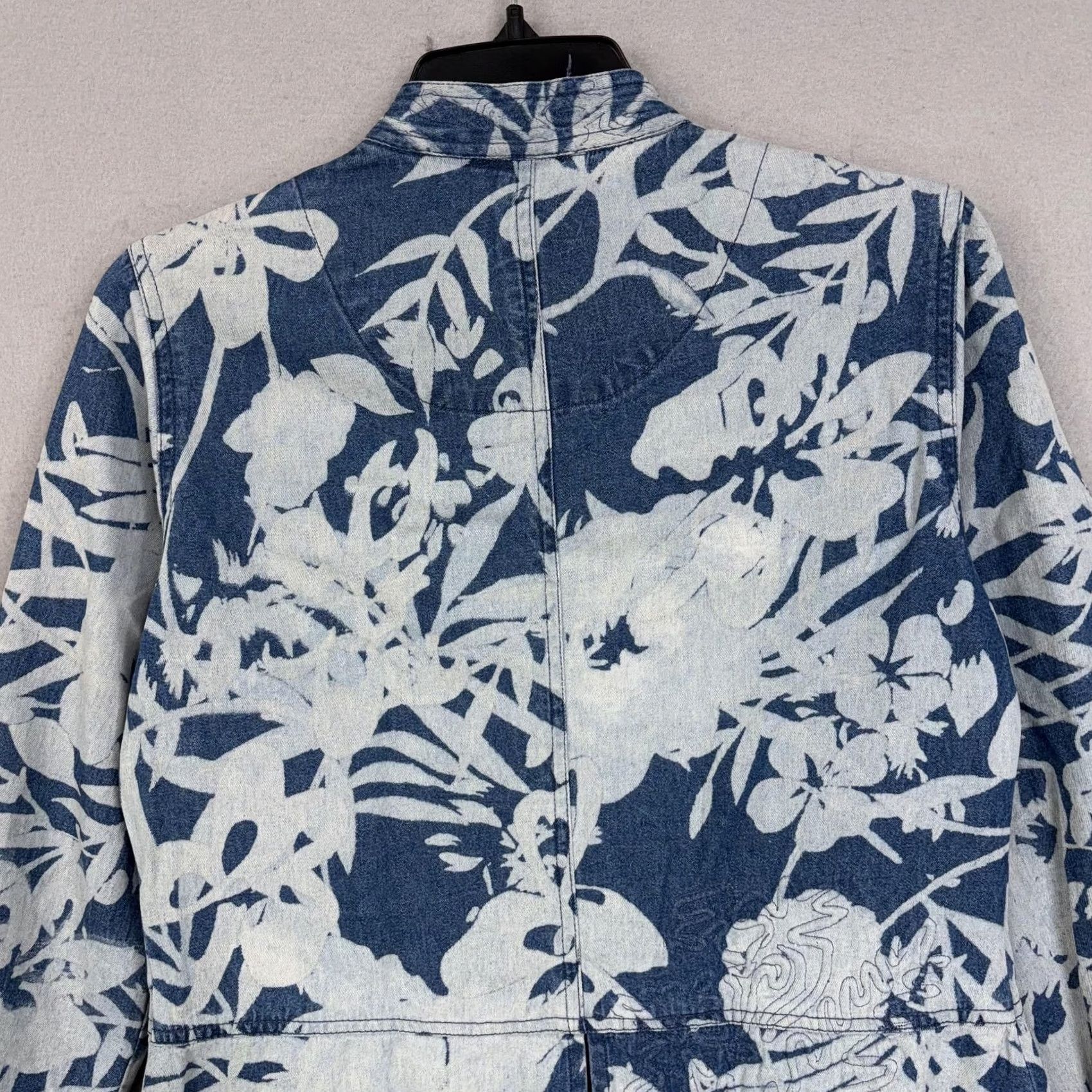 Vintage Chico's Jacket Womens S Blue Floral Denim Button Front Stand Collar Short Size S / US 4 / IT 40 - 7 Thumbnail