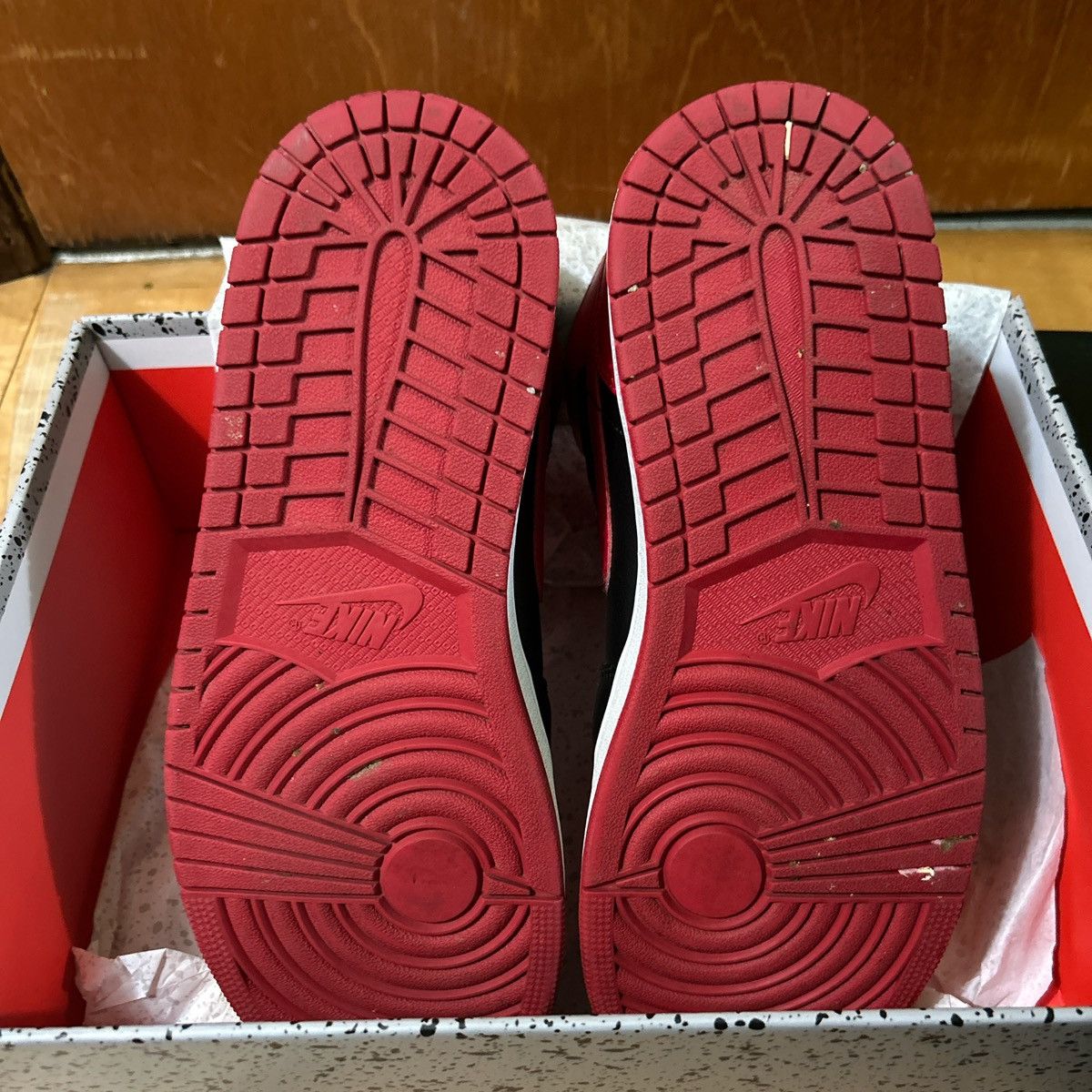 Jordan Brand Banned mid Size US 11 / EU 44 - 2 Thumbnail