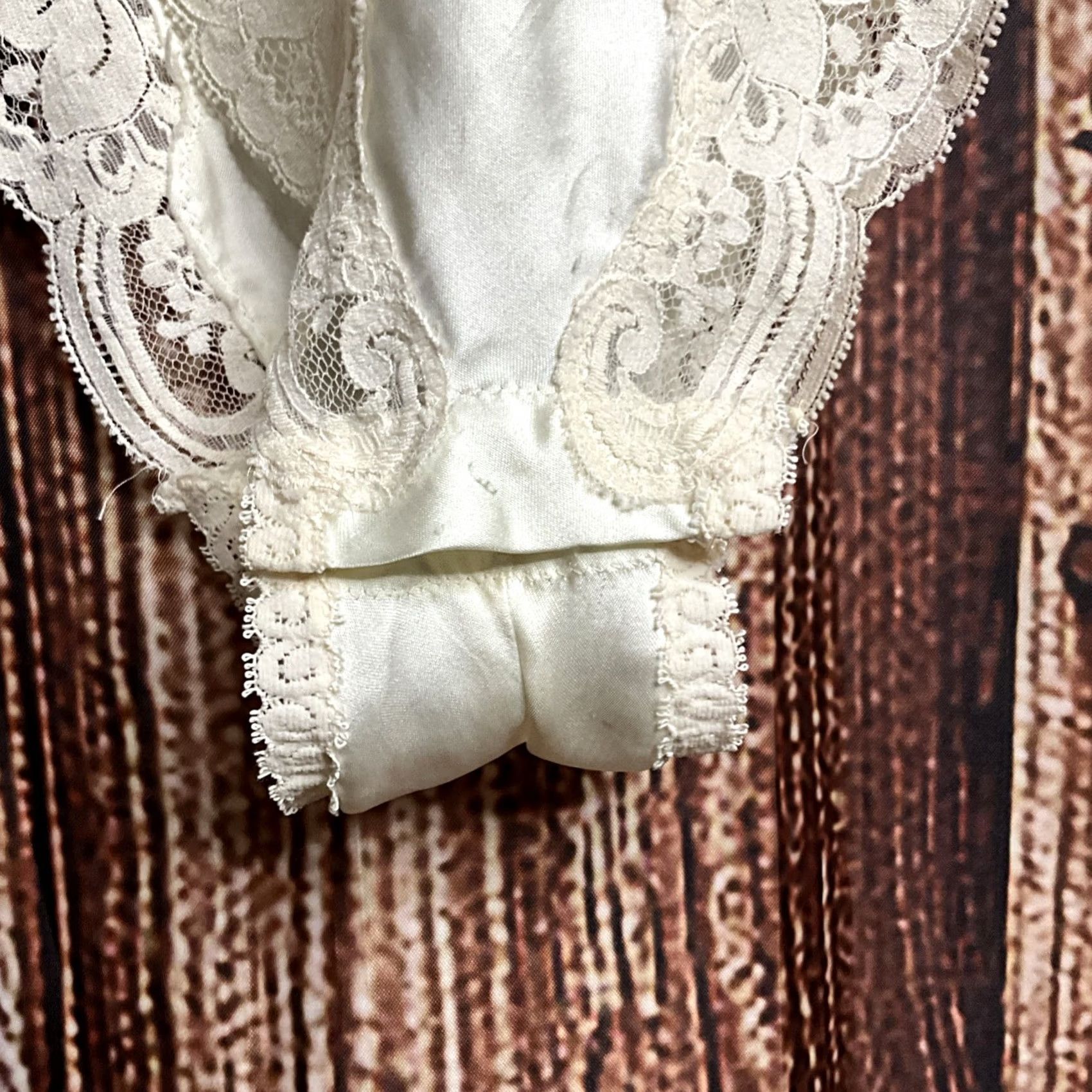 Victoria's Secret VINTAGE Victoria’s Secret Bodysuit Satin Lace Ivory Small S United States Union Made Womens Bodysuit Size S / US 4 / IT 40 - 2 Thumbnail