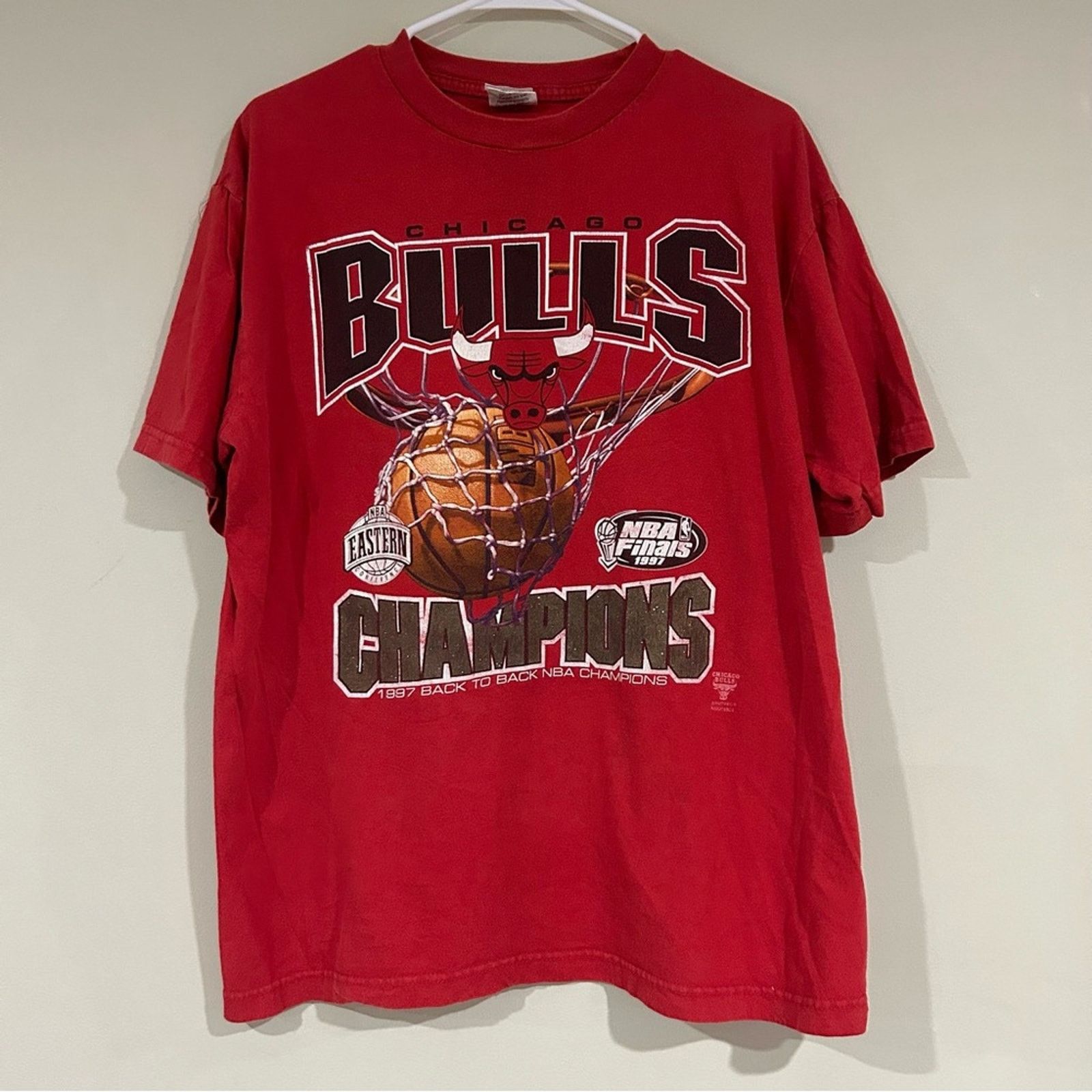 Other Vintage 1997 Chicago Bulls Back To Back Champions Shirt Size US L / EU 52-54 / 3 - 1 Thumbnail