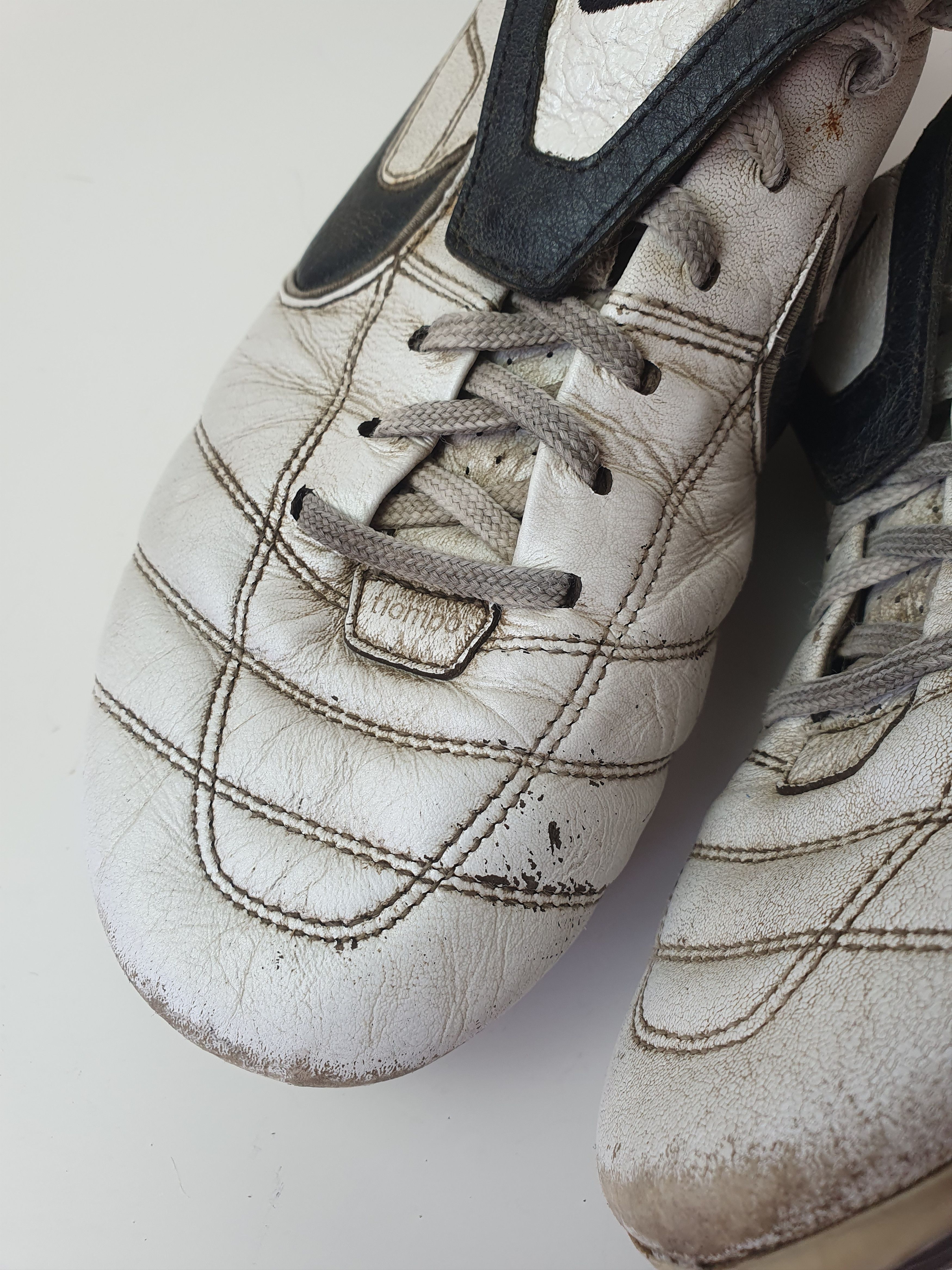 Nike Vintage Football Boots Nike Air Zoom Tiempo Legend II Size US 9 / EU 42 - 8 Thumbnail