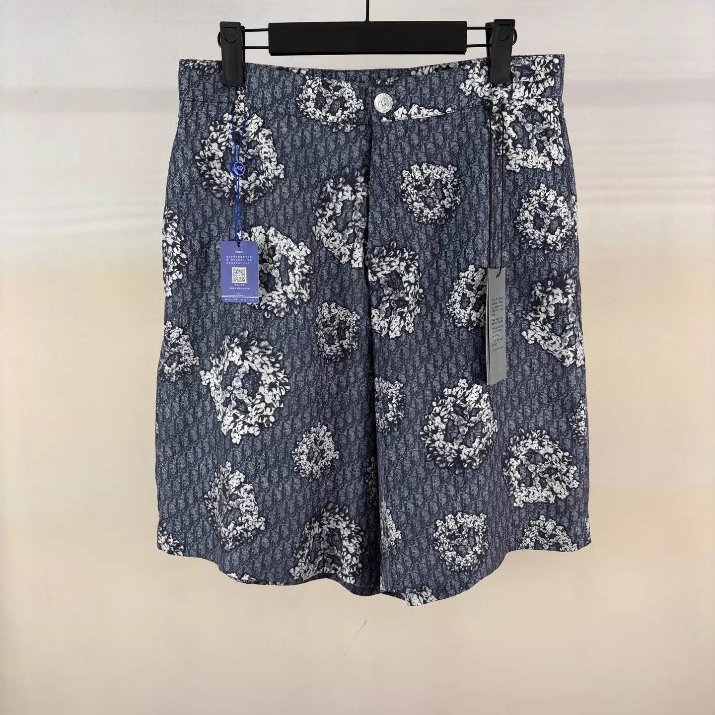 Dior Dior 100%Silk Patterned Shorts 44 New Unused Italy Size US 28 / EU 44 - 1 Thumbnail