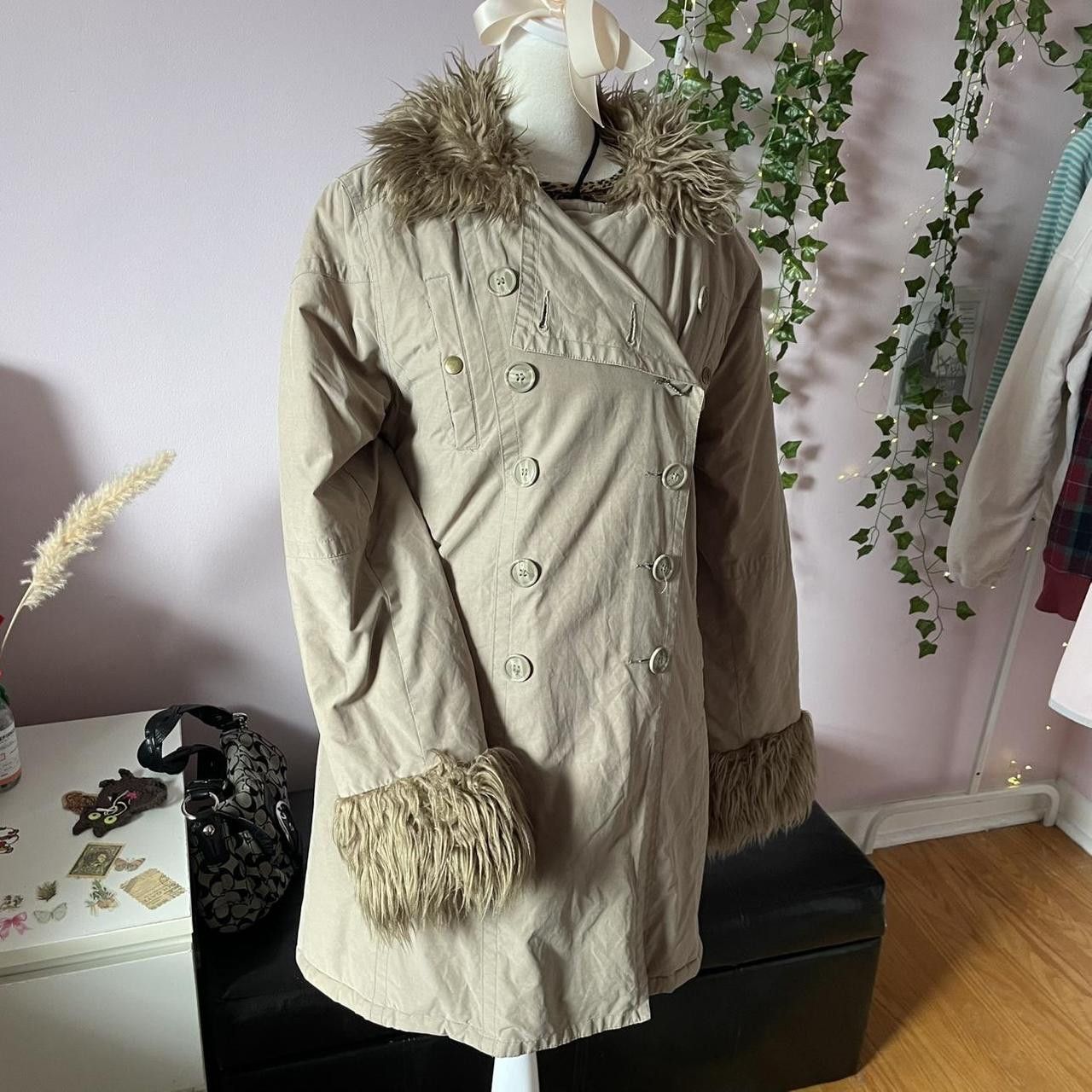 Le Chateau Vintage Le Chateau Tan Trench Coat with Faux Fur Trim Size L / US 10 / IT 46 - 6 Thumbnail