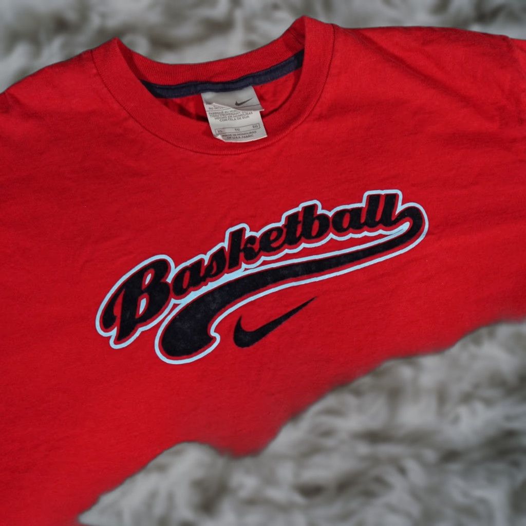 Nike VINTAGE Nike Basketball T-Shirt Men XL Red 2000s Retro Logo Short Sleeve Size US L / EU 52-54 / 3 - 1 Thumbnail