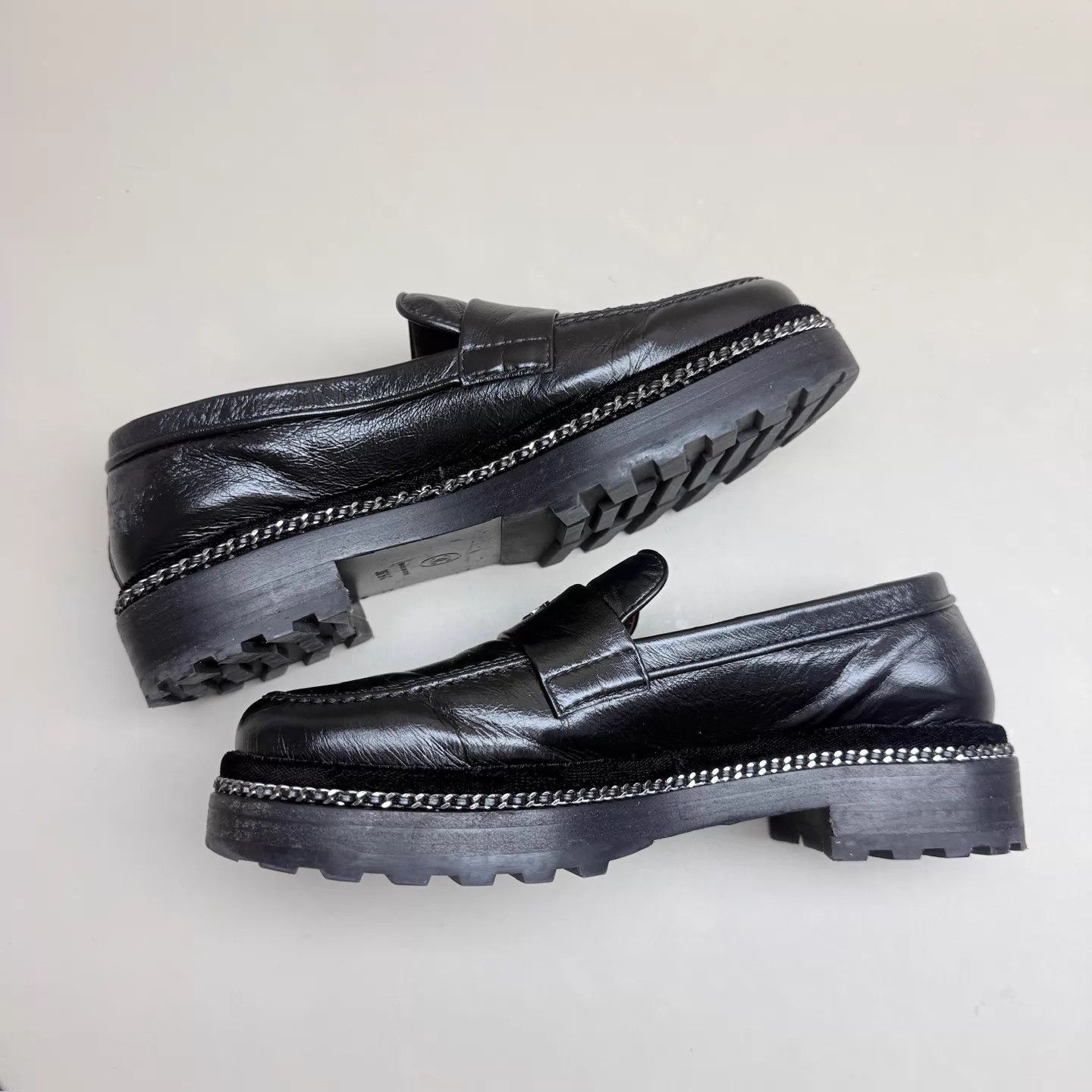 Chanel CHANEL Black Silver CC Chain Loafer 95 New 36.5 Size US 6 / IT 36 - 5 Thumbnail