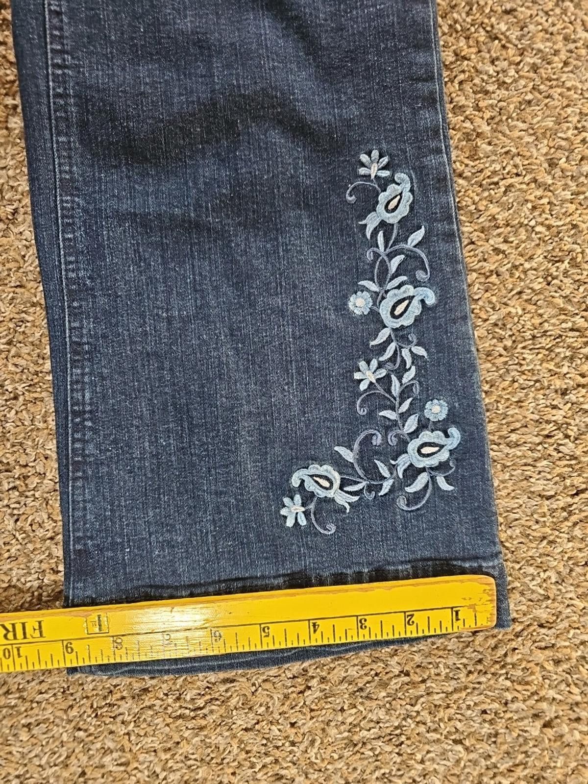 Denim & Co. Denim & Company L Flared Blue Jeans Embroidered Flowers NWT Size 36" / US 14 / IT 50 - 5 Thumbnail