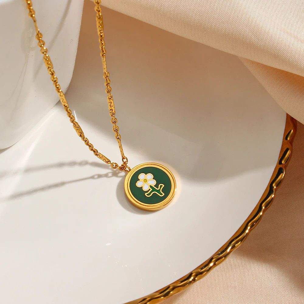 Jewelry × Vintage Cute Enamel Green Coin Flower Design Pendant Necklace Size ONE SIZE - 5 Thumbnail