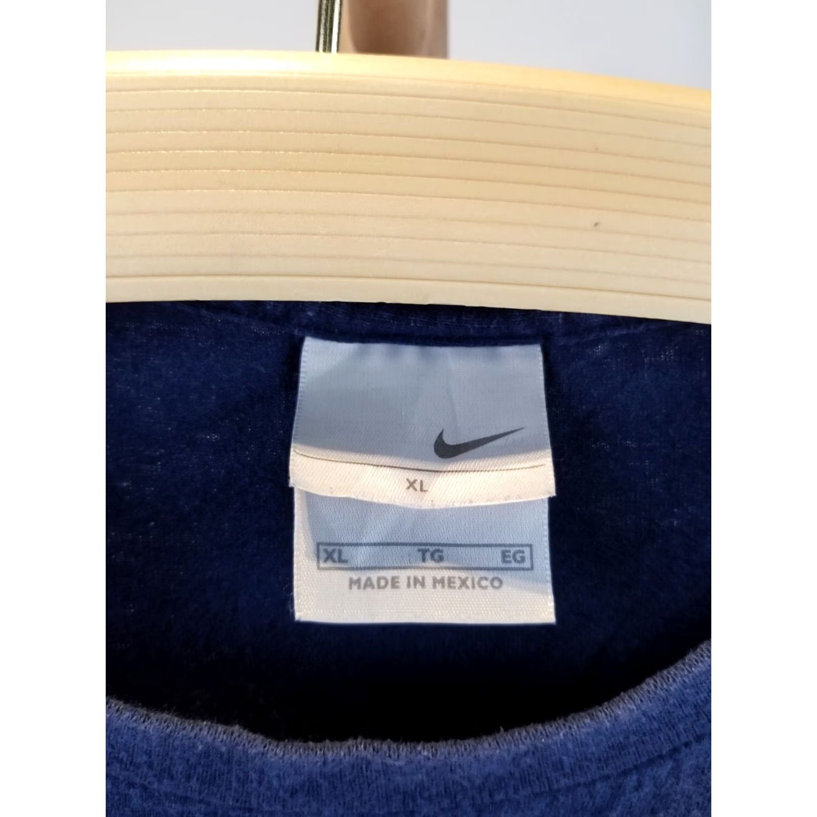 Nike VINTAGE Nike EMBROIDERY SMALL SWOOSH NAVY HEAVY COTTON T-SHIRT XL Men Shirt Short Sleeve Round Neck Cotton Jersey 90s Grunge USA Theme Size US XL / EU 56 / 4 - 3 Thumbnail