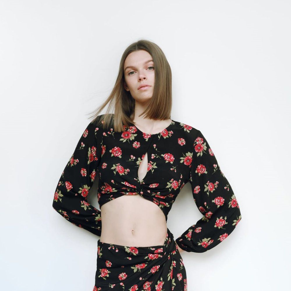 Zara NWT New Zara Cut Out Floral Long Sleeve Crop Top Size L Size L / US 10 / IT 46 - 1 Thumbnail