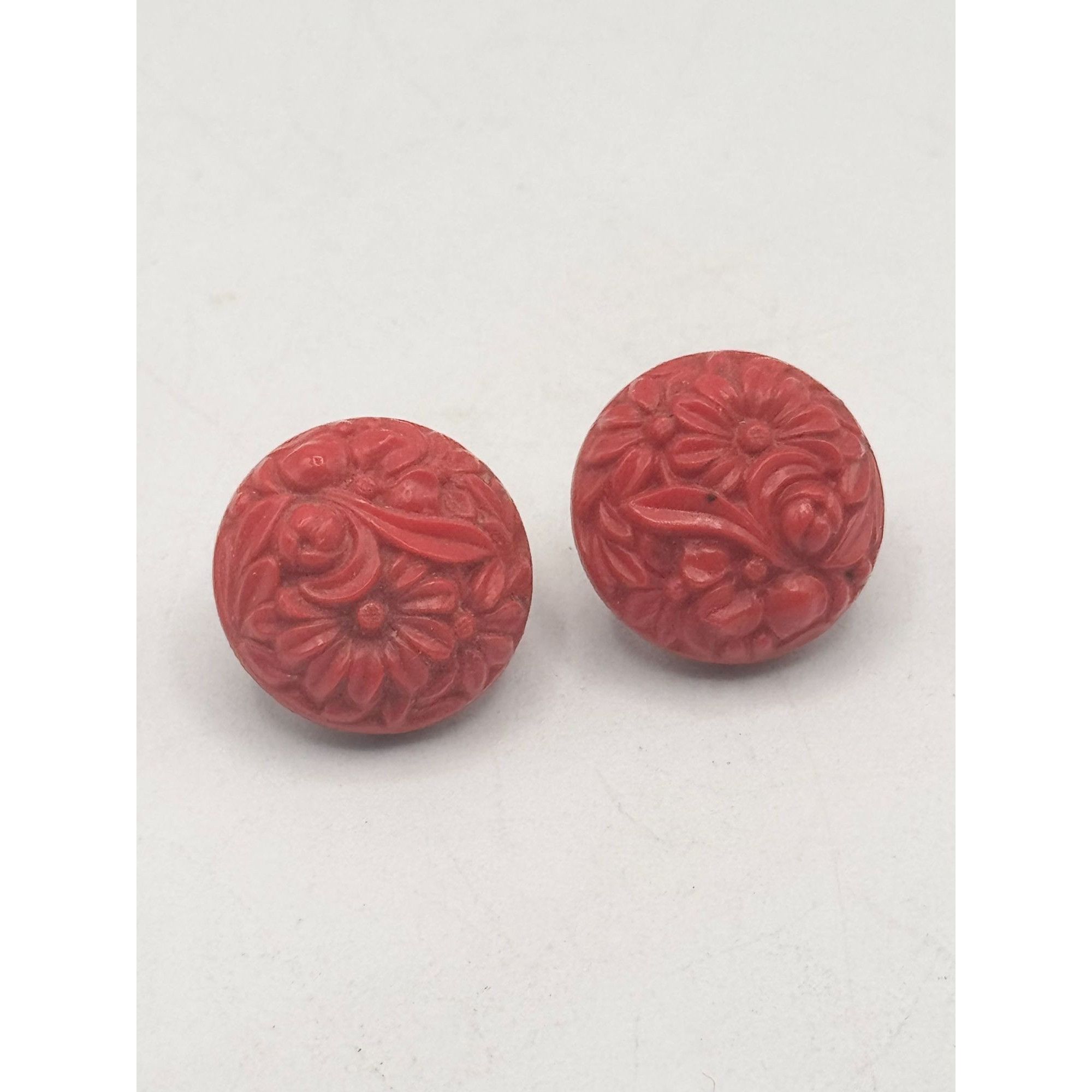 Vintage Vintage red floral molded plastic stud earrings Size ONE SIZE - 2 Thumbnail