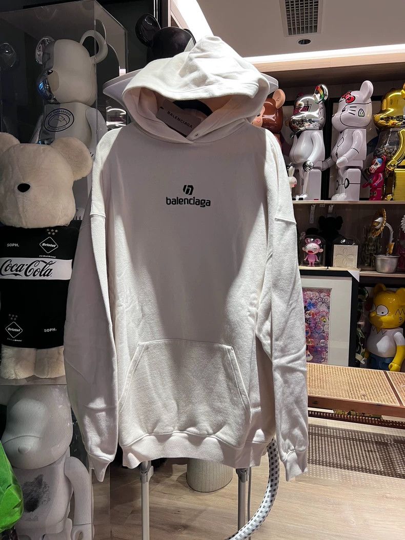Balenciaga Balenciaga Beige Embroidered Letter Logo Hoodie Size S New Size US S / EU 44-46 / 1 - 1 Thumbnail