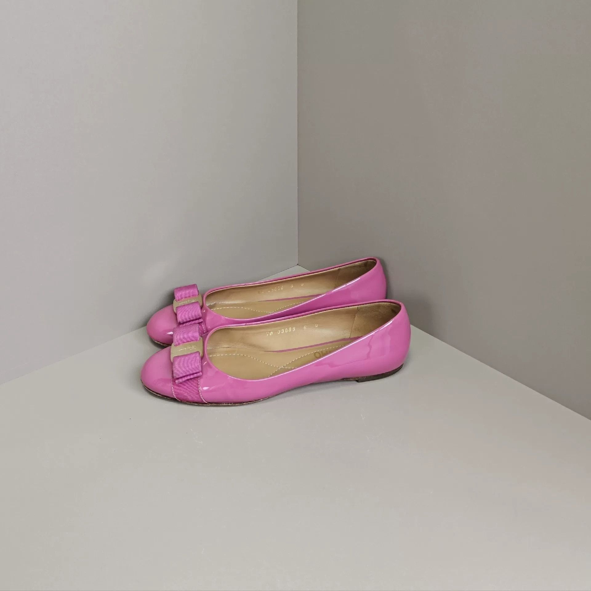 Salvatore Ferragamo Salvatore Ferragamo Lowtop Sneakers us_6 Women Size US 6 / IT 36 - 1 Thumbnail