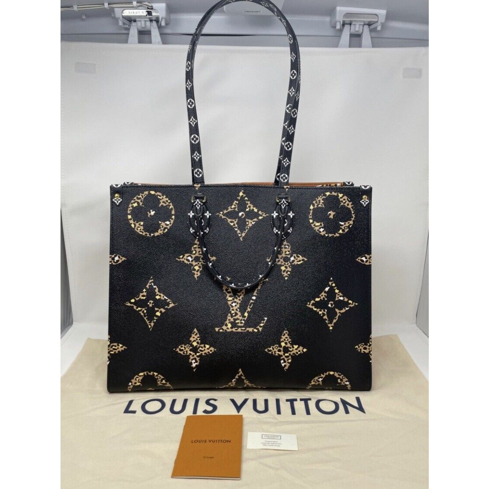 Louis Vuitton Louis Vuitton OnTheGo GM Fabric Interior Jungle Monogram Size ONE SIZE - 4 Thumbnail