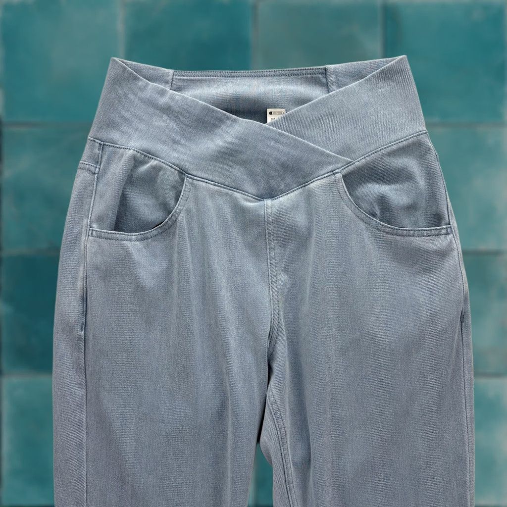 Vintage Halara Jeans Jegging Womens M Blue Light Wash High Rise Stretch Denim Pants Pockets 25in Inseam Slim Cotton Polyester Spandex 28in Waist Womens Jeans Size 32" / US 10 / IT 46 - 1 Thumbnail