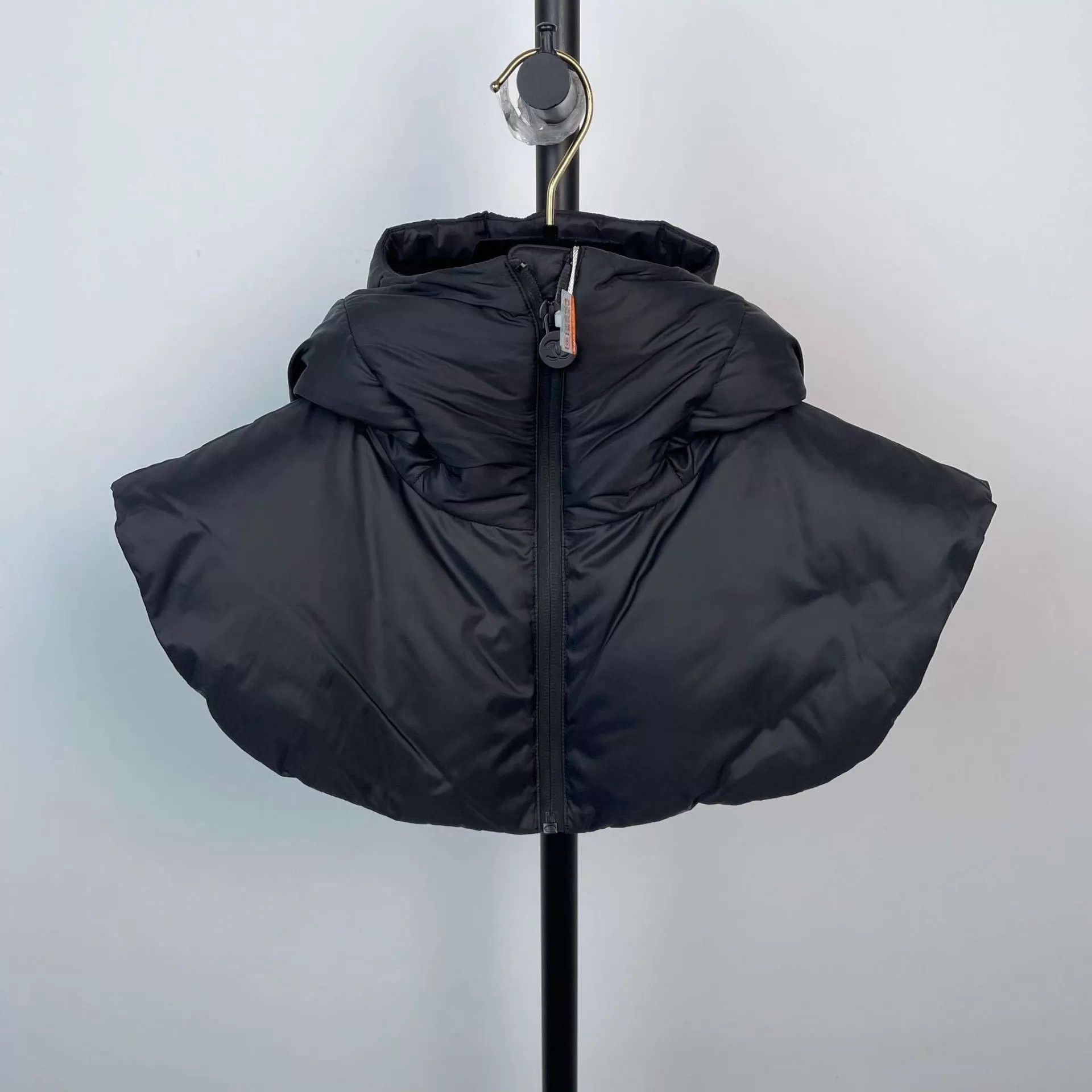 Chanel Chanel black poly waist cinch puffer jacket 34 Size XS / US 0-2 / IT 36-38 - 8 Thumbnail