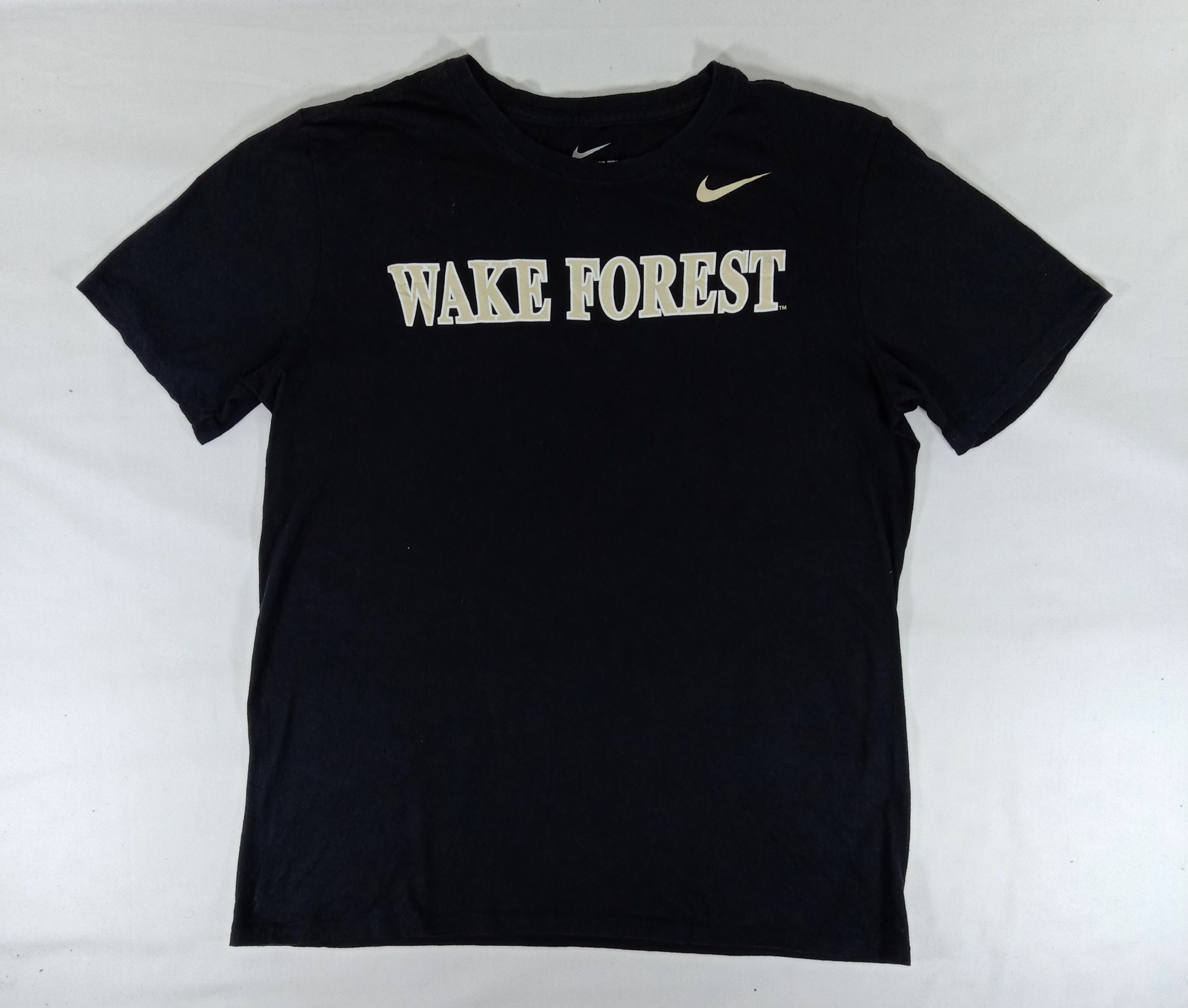 Nike Vintage Nike Wake Forest T Shirt Size US L / EU 52-54 / 3 - 1 Thumbnail