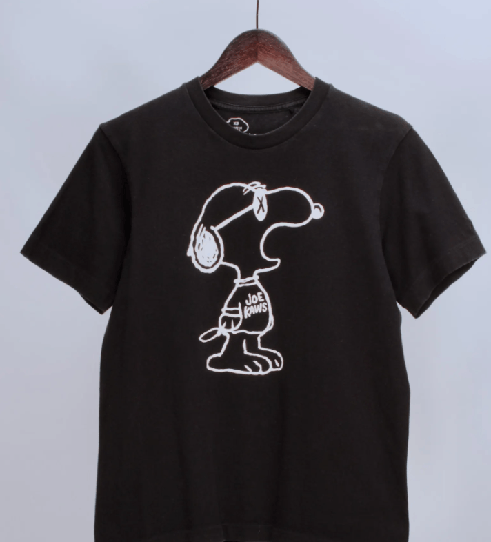 Kaws × Uniqlo Kaws x Peanuts Black Tee with Snoopy Graphic size XS Size US XS / EU 42 / 0 - 1 Thumbnail