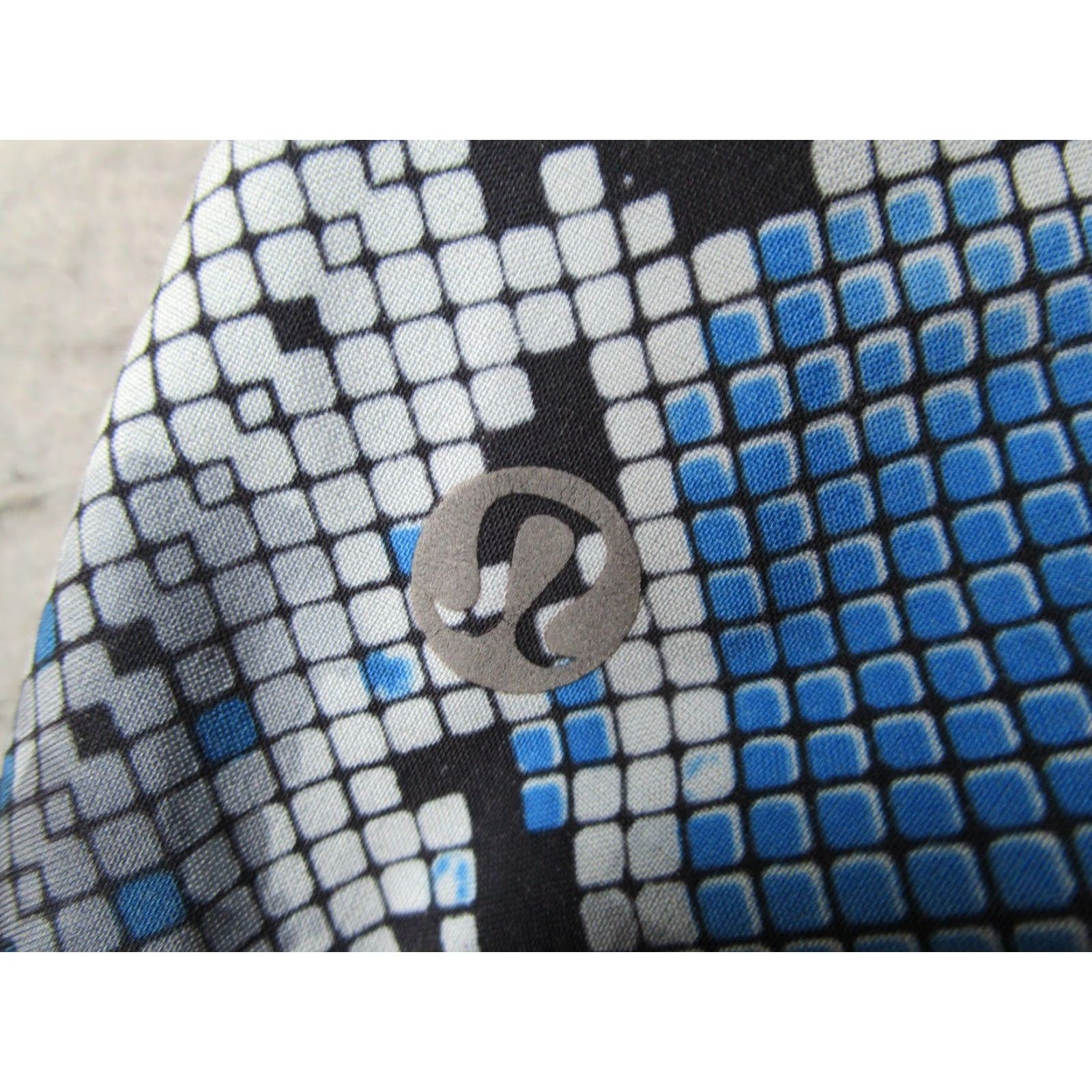 Lululemon Lululemon Shorts Womens 4 Blue Snake Print Lined Running Athletic Elastic Waist Shirt? Size 27" / US 4 / IT 40 - 2 Thumbnail