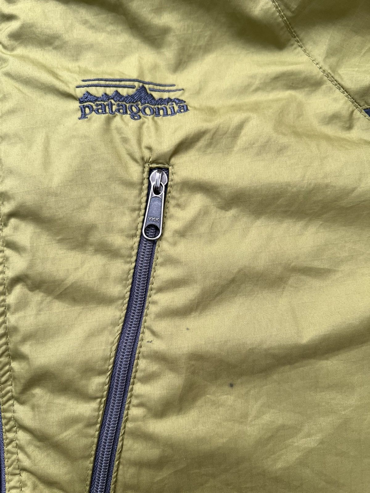 Patagonia Patagonia lightweight windbreaker jacket Size US L / EU 52-54 / 3 - 4 Thumbnail