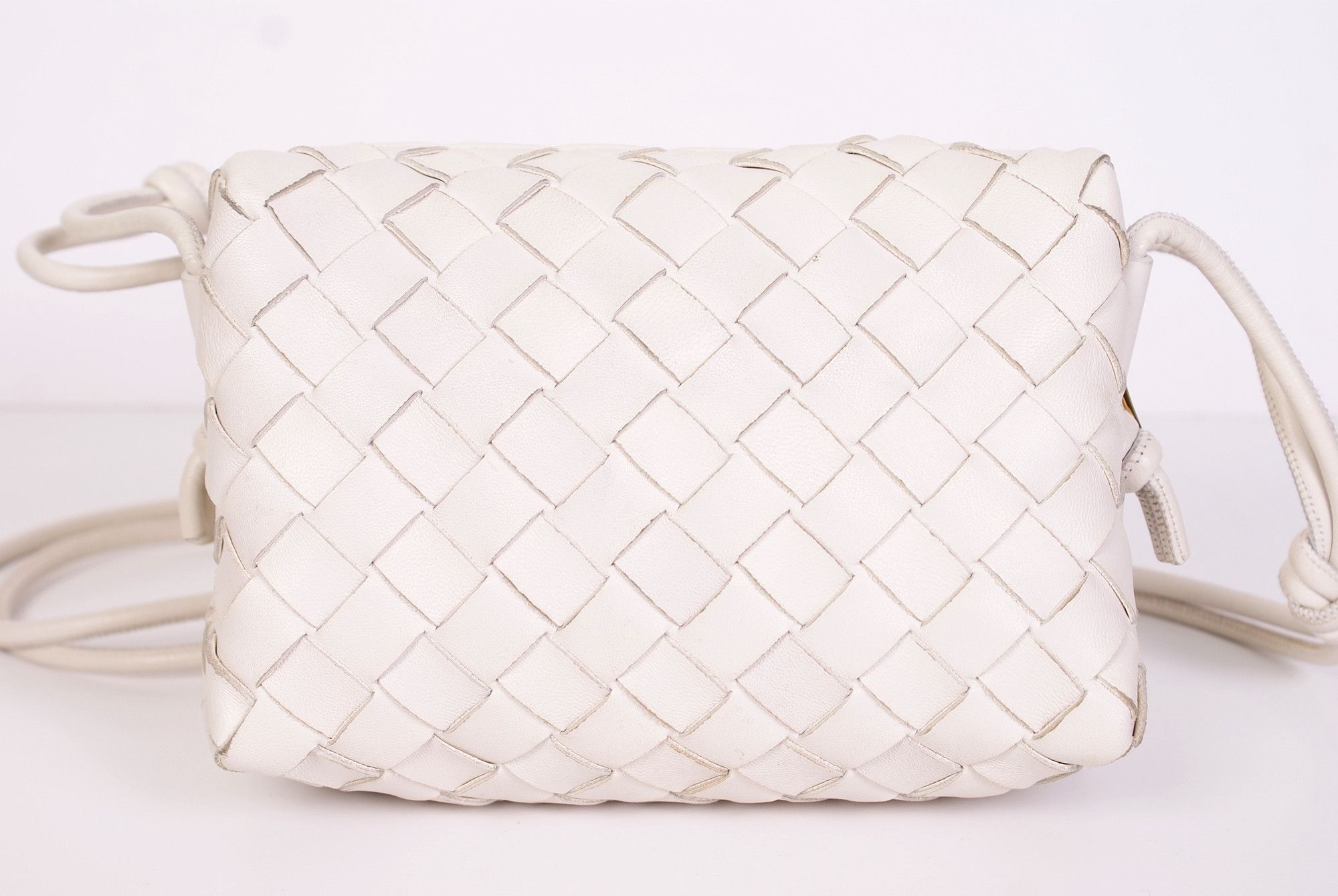 Bottega Veneta Bottega Veneta Leather Mini Loop Camera Shoulder Bag White Size ONE SIZE - 4 Thumbnail