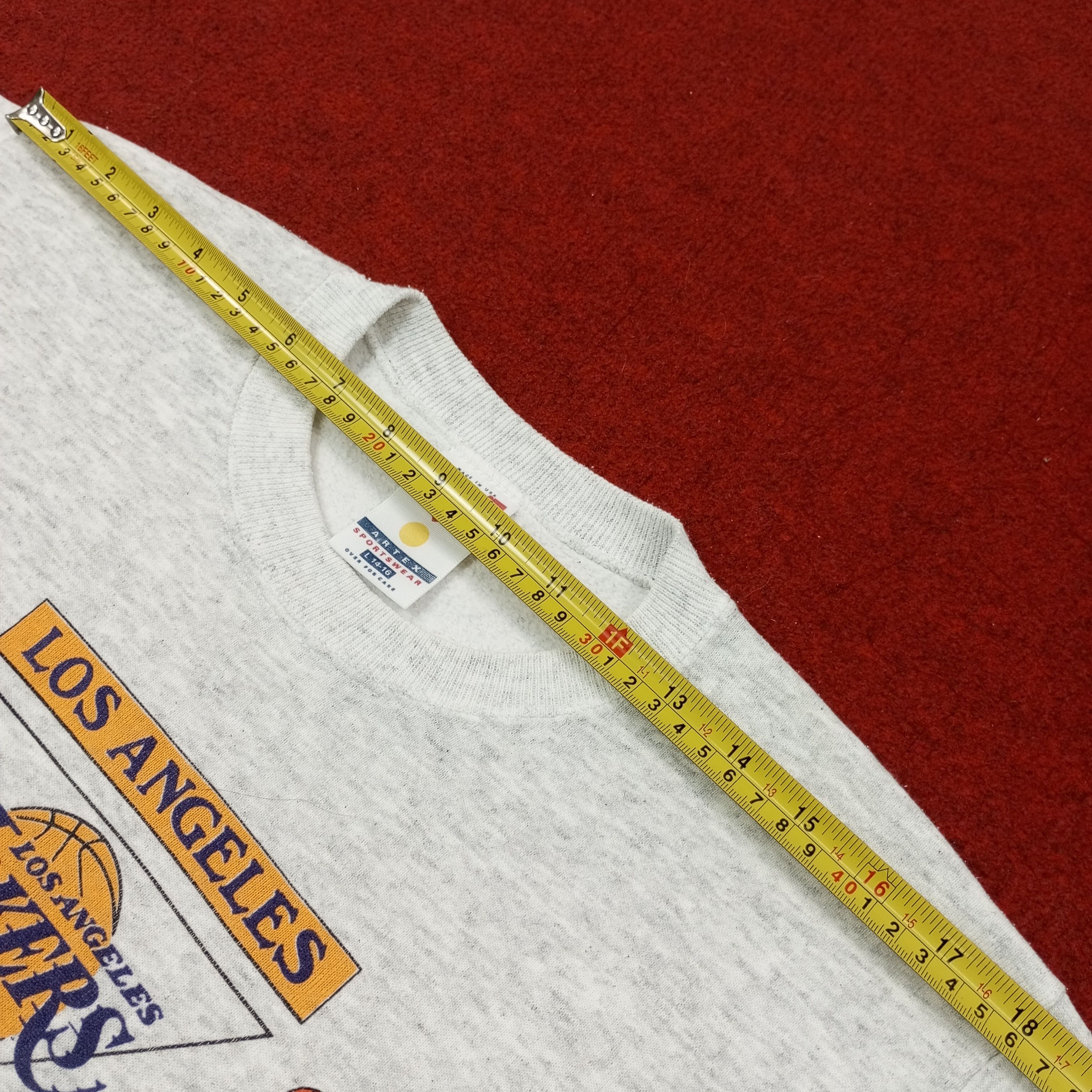 NBA Lakers Los Angeles X Snoopy Vintage Sweatshirt c253n14 Size US XS / EU 42 / 0 - 12 Thumbnail