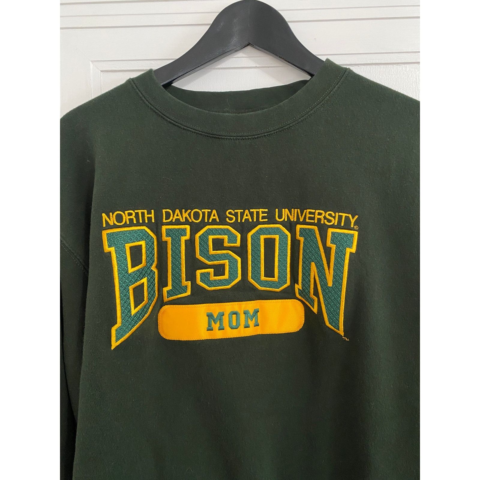 NCAA NDSU Bison Mom Crewneck Sweatshirt Size Large Size US L / EU 52-54 / 3 - 2 Thumbnail