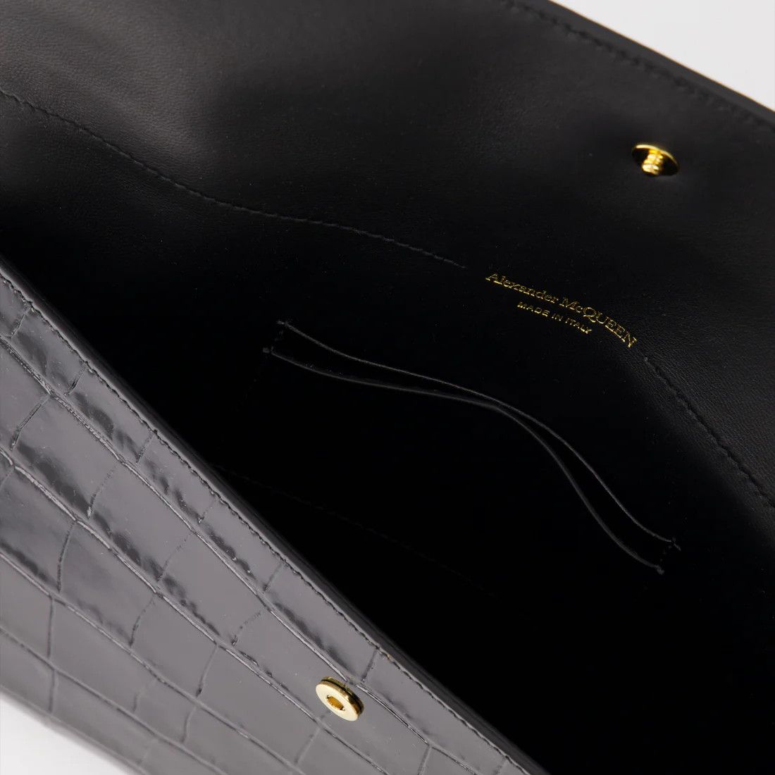 Alexander McQueen o1s22i1n1024 Size: OS / Skull Envelope Pouch in Black Size ONE SIZE - 3 Thumbnail
