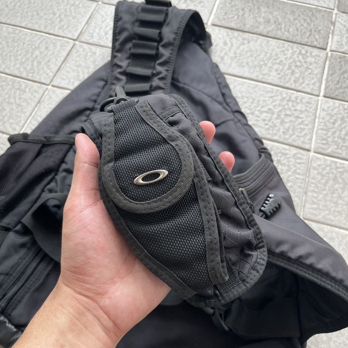 Oakley Vintage Oakley Sandbag Sling Pack 2000's ☠️ Very Rare !!! Size ONE SIZE - 13 Thumbnail
