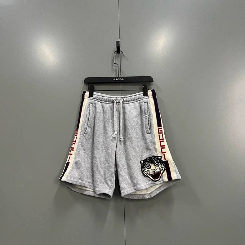 Gucci Gucci Size S Tiger head embroidered logo shorts size S 25 Size US 30 / EU 46 - 1 Thumbnail