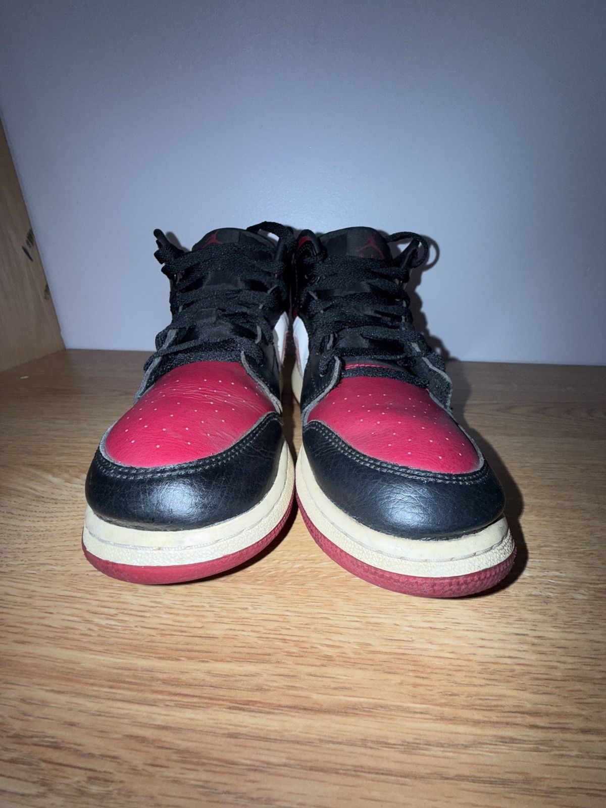 Jordan Brand Jordan 1 “Bred” mids Size US 7 / EU 40 - 4 Thumbnail