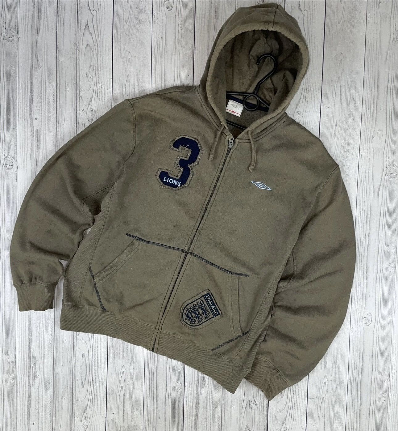 Umbro Vintage Umbro England zip hoodie very rare size L khaki logo Size US L / EU 52-54 / 3 - 1 Thumbnail