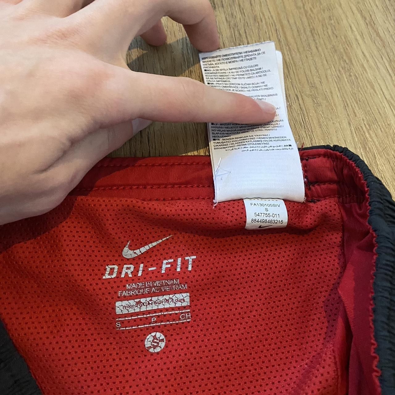 Nike Nike black and red running shorts Streetwear Size US 32 / EU 48 - 4 Thumbnail