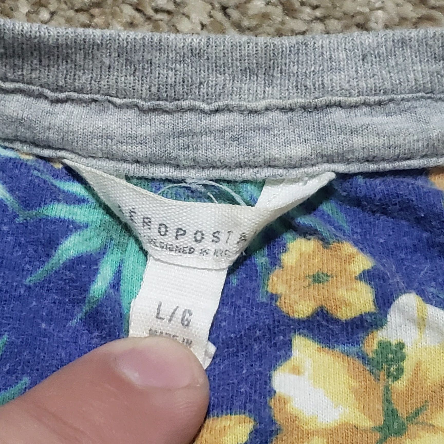 Vintage Aéropostale Gray Floral Shirt Short Sleeve Women L Adult Large Gray Shirt Womens Large Printed Floral Shirt? Size S / US 4 / IT 40 - 3 Thumbnail