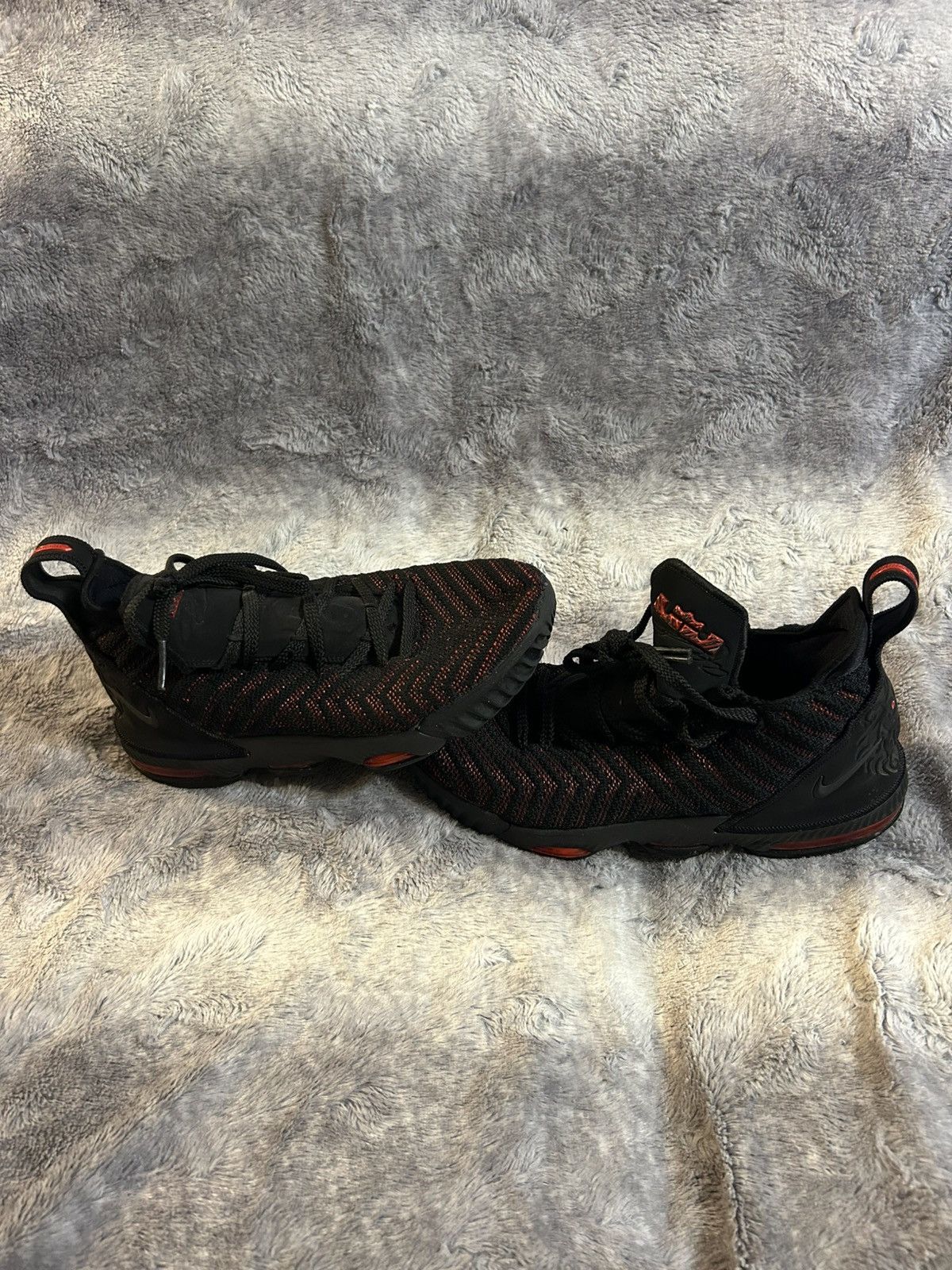 Nike Nike LeBron 16 GS Fresh Bred Size 6.5y Size US 6.5 / EU 39-40 - 1 Thumbnail