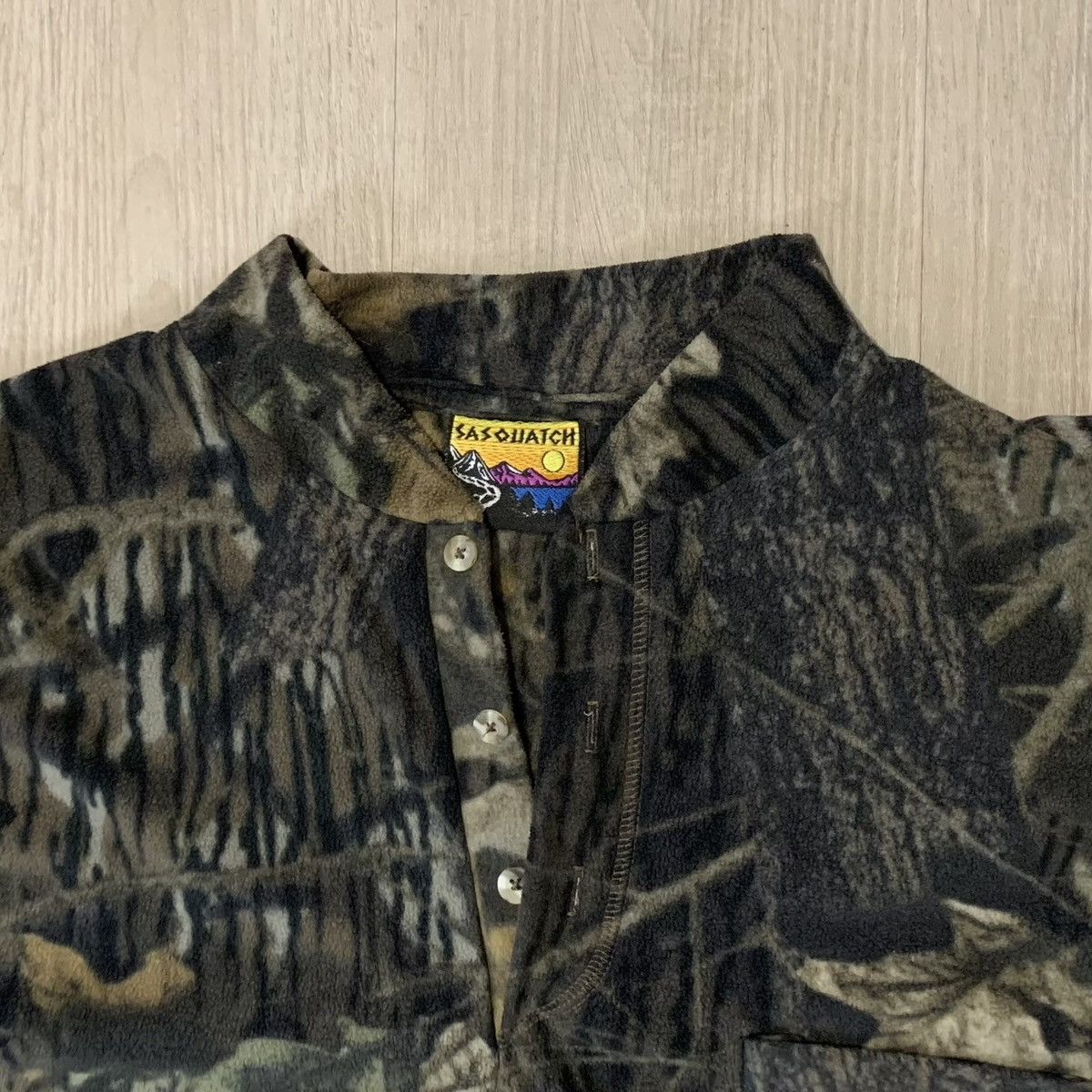 Other WORN Sasquatch Long Sleeve Realtree Camo Henley Size US XL / EU 56 / 4 - 2 Thumbnail